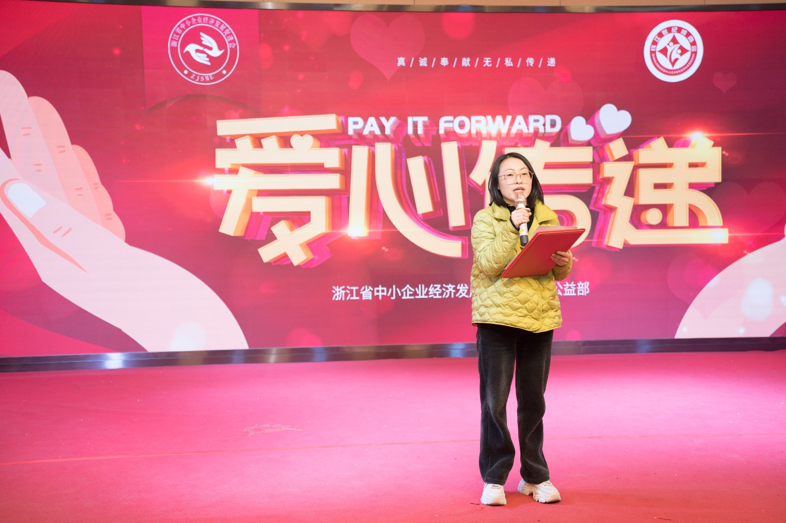 长征桥社区书记徐淑蓉.jpg