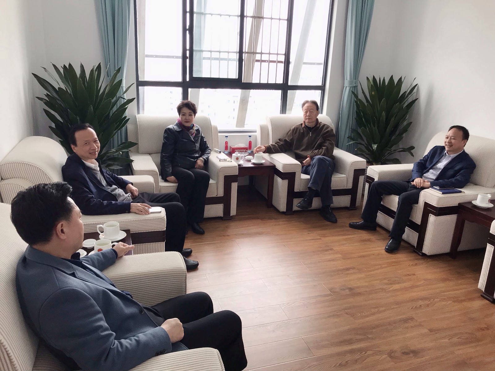 座谈.jpg